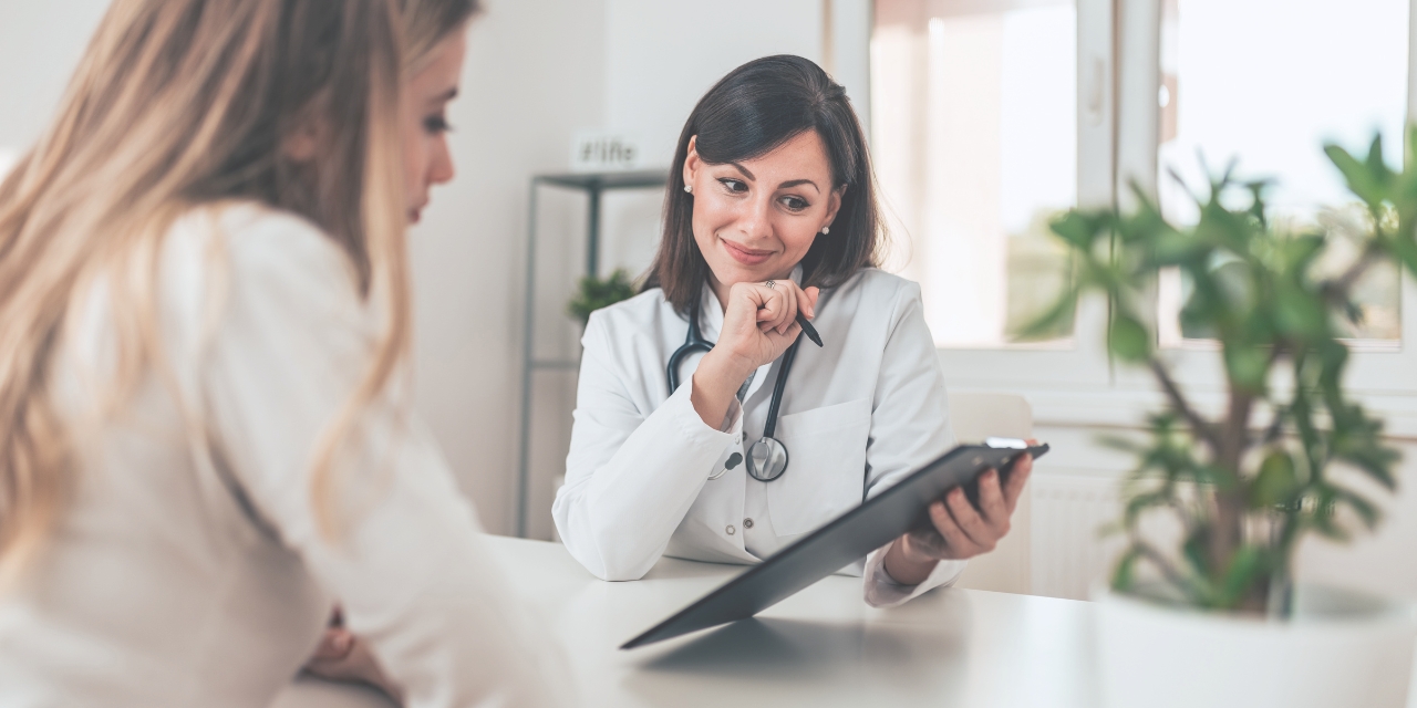 Gynécologue ou sage-femme : quelles sont les différences ?