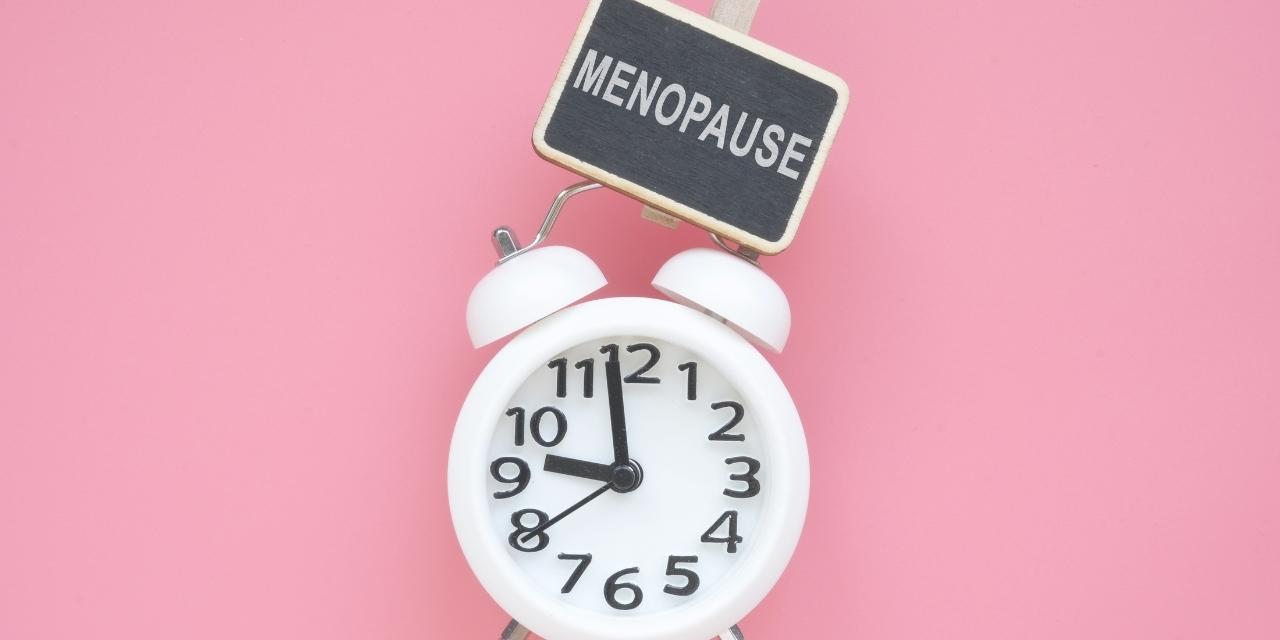 Ménopause précoce : causes, symptômes et traitements